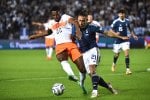 دومفريس ينفعل خلال مقابلة بعد تعادل هولندا مع اليونان